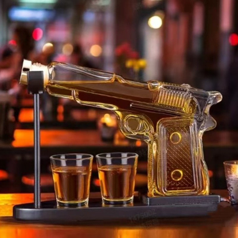 Glass Decanter Whiskey - قارورة زجاجية على شكل مسدس من