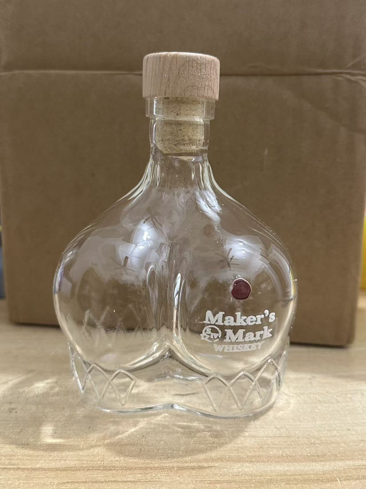 قارورة ويسكي على شكل مؤخرة، زج - مراجعة Glass Decanter Whiskey وسعره