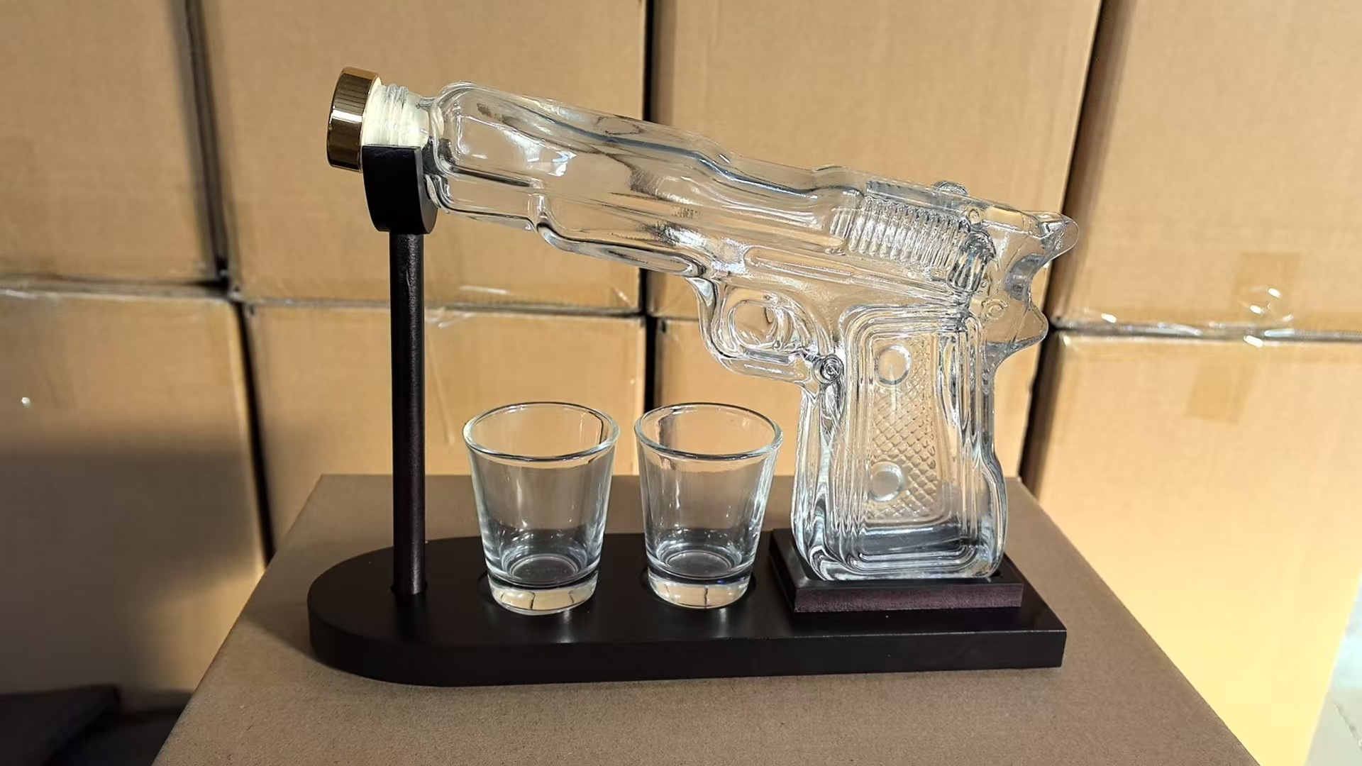 قارورة زجاجية على شكل مسدس من  - مراجعة Glass Decanter Whiskey وسعره