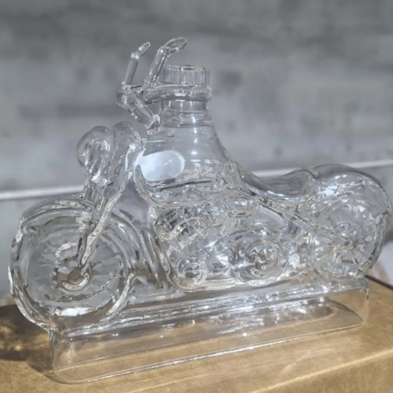 قارورة ويسكي على شكل دراجة نار - مراجعة Glass Decanter Whiskey وسعره