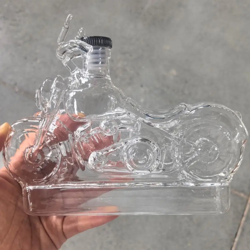 قارورة ويسكي على شكل دراجة نار - مراجعة Glass Decanter Whiskey وسعره