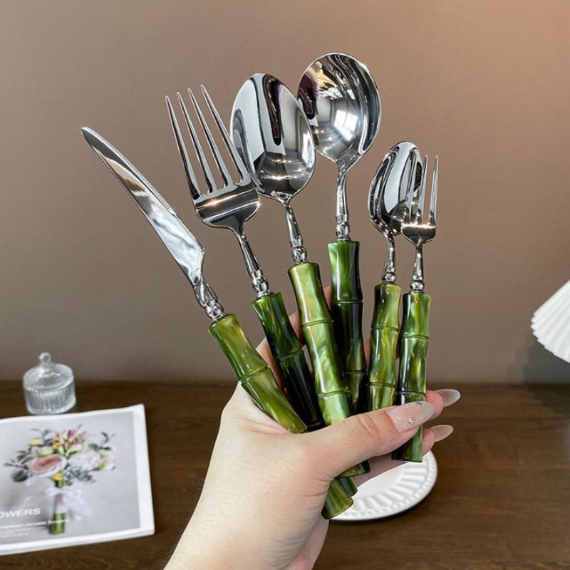 طقم أدوات مائدة عملي بمقبض من  - مراجعة Bamboo Cutlery Set وسعره